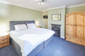 4 عدّة غرف نوم ومكتب ومكواة/لوح كي وواي فاي