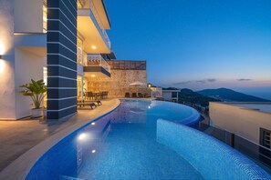 حمّام سباحة خارجي