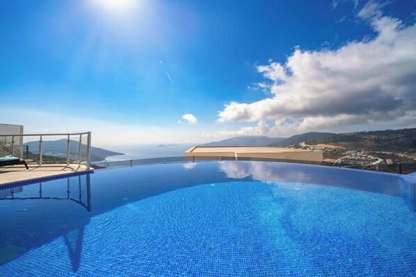 Outdoor pool - Stunning view, 5 bedrooms luxury villa (Antalya)