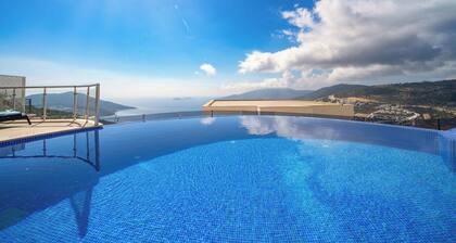 Stunning view, 5 bedrooms luxury villa