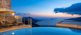 Stunning view, 5 bedrooms luxury villa