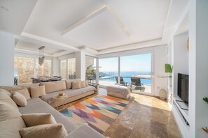 Smart TV, fireplace - Stunning view, 5 bedrooms luxury villa (Antalya)