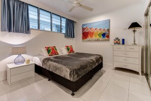 2 chambres, fer et planche à repasser, Wi-Fi, draps fournis