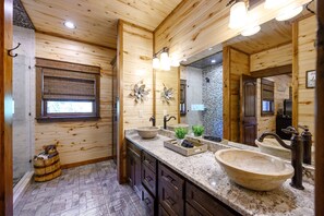 Bathroom - Liquid Therapy Lodge & Broken Bow Cabins (Broken Bow)