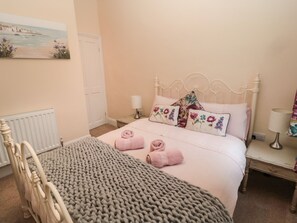 Cottage | Interior - Coras House (Morpeth)