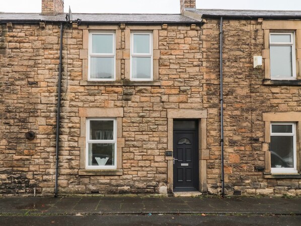 Vista frontal de la propiedad