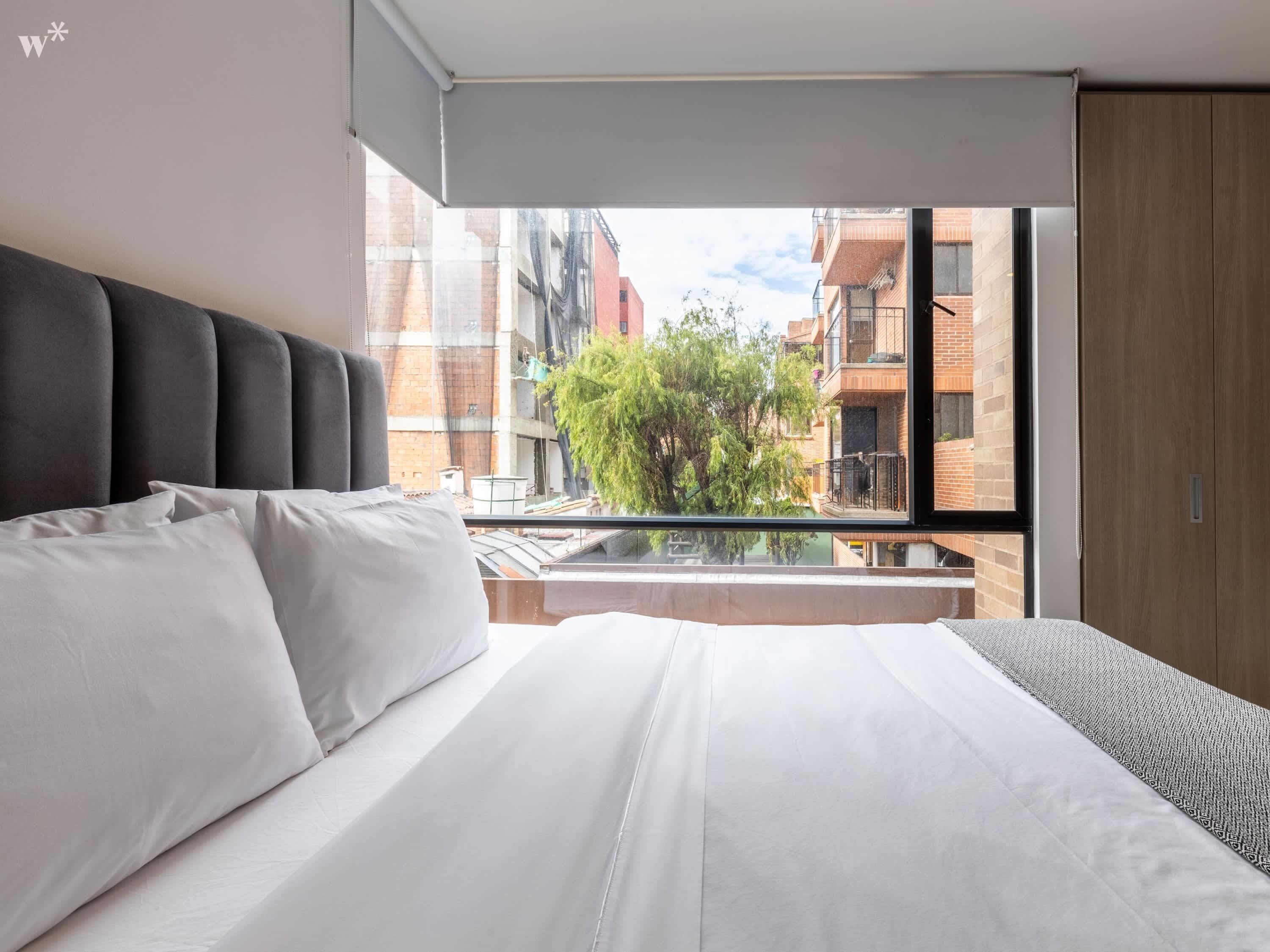 1 dormitorio, tabla de planchar con plancha, wifi y ropa de cama