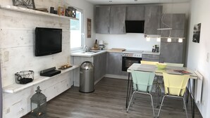 Private kitchen - Modern, bright vacation home with lots of sun and its own jetty (Wervershoof)