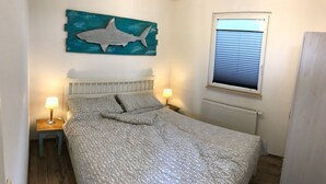 Room - Modern, bright vacation home with lots of sun and its own jetty (Wervershoof)