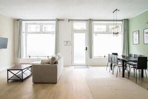 Interior - Spacious Family Apartment with 2 Bedrooms (Berlin)