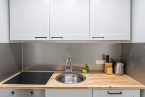 Fridge, stovetop, coffee/tea maker, toaster - Spacious Family Apartment with 2 Bedrooms (Berlin)