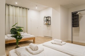 2 chambres, fer et planche à repasser, Wi-Fi, draps fournis