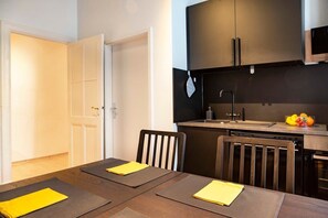 Dining - Spacious Family Apartment at Mauerpark plus SelfCheckIn (Berlin)