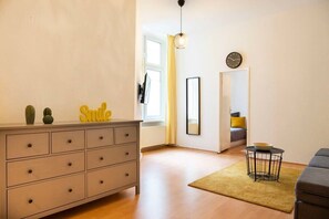 Interior - Spacious Family Apartment at Mauerpark plus SelfCheckIn (Berlin)