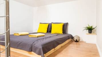 2 habitaciones, tabla de planchar con plancha, wifi y ropa de cama
