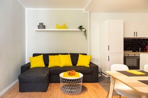 Flat-screen TV, offices - Cosy Two BR plus Self Checkin (Berlin)