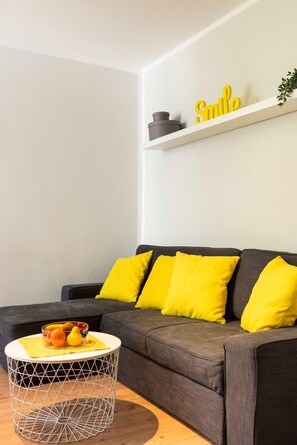 Flat-screen TV, offices - Cosy Two BR plus Self Checkin (Berlin)