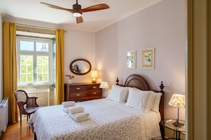 6 quartos, Wi-Fi de cortesia, roupa de cama