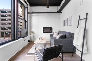 Smart-TV, Kamin, Netflix, Hulu