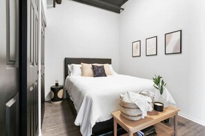 1 dormitorio, tabla de planchar con plancha, wifi y ropa de cama
