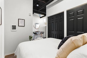 1 bedroom, iron/ironing board, free WiFi, bed sheets - Modern Loft with Downtown Views & WiFi (Spokane)