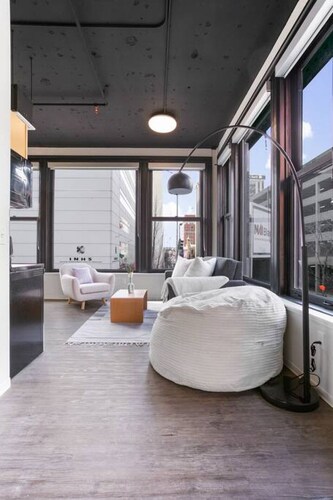 Urban SoHo Suite in the Heart of Downtown!