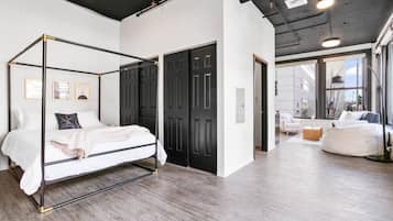 1 bedroom, desk, iron/ironing board, WiFi
