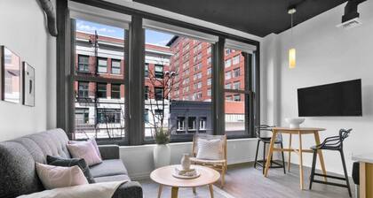 Trendy & Spacious Suite Walk to Riverfront Park!