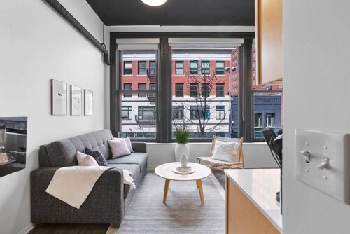 Urban Modern Living Downtown w/ Free Coffee & WiFi