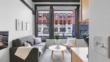 Een televisie, een open haard, Netflix en Hulu