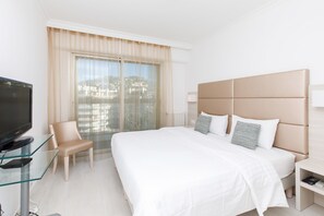 2 habitaciones, tabla de planchar con plancha, cuna de viaje y wifi 