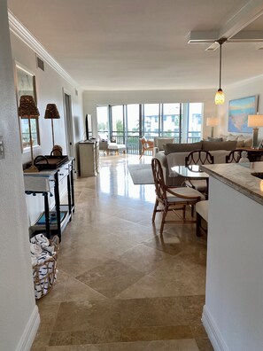 Interior - Beautiful remodeled 2 Bedroom/2 Bath Longboat Key Condo Overlooking Sarasota Bay (Longboat Key)