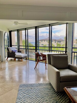 TV - Beautiful remodeled 2 Bedroom/2 Bath Longboat Key Condo Overlooking Sarasota Bay (Longboat Key)