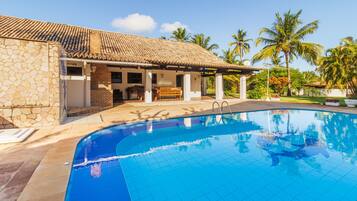 Una piscina cubierta