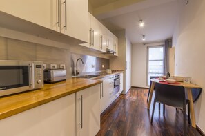 Fridge, microwave, oven, coffee/tea maker