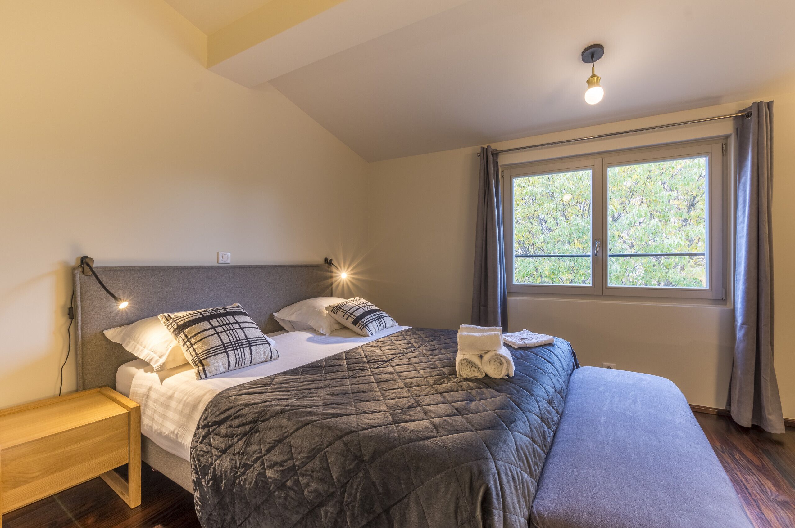 1 habitación, tabla de planchar con plancha, wifi gratis y ropa de cama 