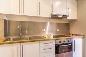 Fridge, microwave, oven, coffee/tea maker