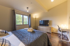 1 bedroom, iron/ironing board, free WiFi, bed sheets - My hotel Peyrou - Première conciergerie (Montpellier)