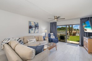 TV - Canaveral Towers Resort-Beach Surf Rocket Launches (Cape Canaveral)