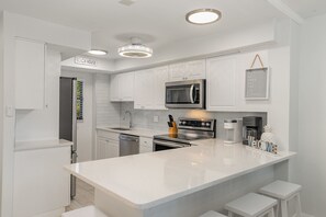 Fridge, microwave, oven, stovetop - Canaveral Towers Resort-Beach Surf Rocket Launches (Cape Canaveral)