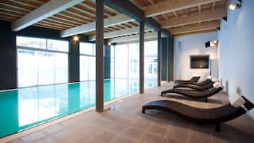 Indoor pool, sun loungers
