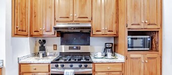 Fancy&Foosball! Central Location-Historic Grandeur