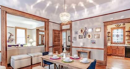 Fancy&Foosball! Central Location-Historic Grandeur