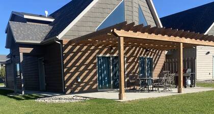 Cozy Functional Cabin with Pools, Waterparks and Lake Access