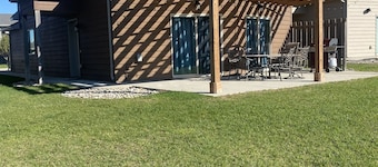 Cozy Functional Cabin with Pools, Waterparks and Lake Access