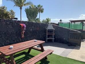 Apartment | Property grounds - Basement Apartment Very Large, Fantastic Location (Yaiza)
