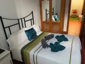 Apartment - Basement Apartment Very Large, Fantastic Location (Yaiza)