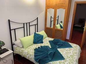 3 bedrooms, iron/ironing board, free WiFi, bed sheets