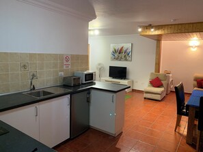 Apartment | Private kitchen - Basement Apartment Very Large, Fantastic Location (Yaiza)