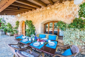 Outdoor dining - Finca in Mallorca Cas Home with tennis court (Buger)